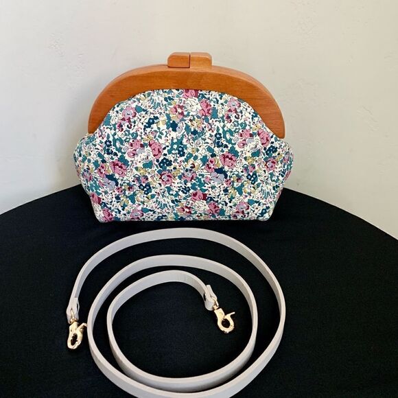 Handmade Genuine Leather Floral Printed Round Wooden Frame Clutch/CrossBody - Picture 13 of 16